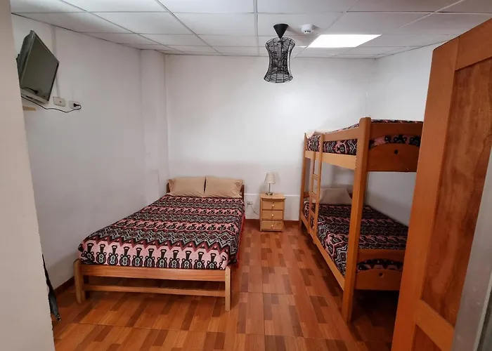 Chelitos Backpacker Hostel *