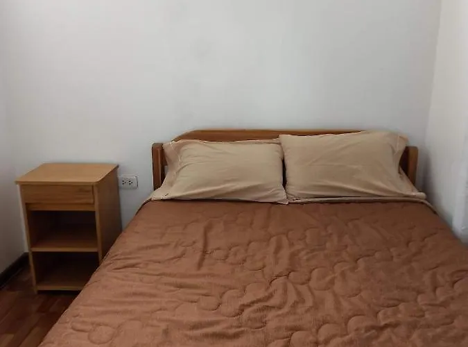 Chelitos Backpacker Hostel *