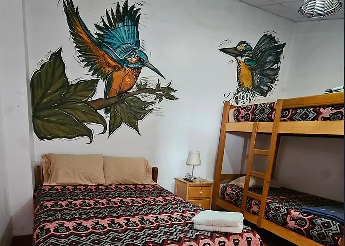 Chelitos Backpacker Hostel *