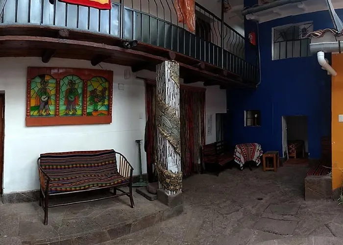 Chelitos Backpacker Hostel *